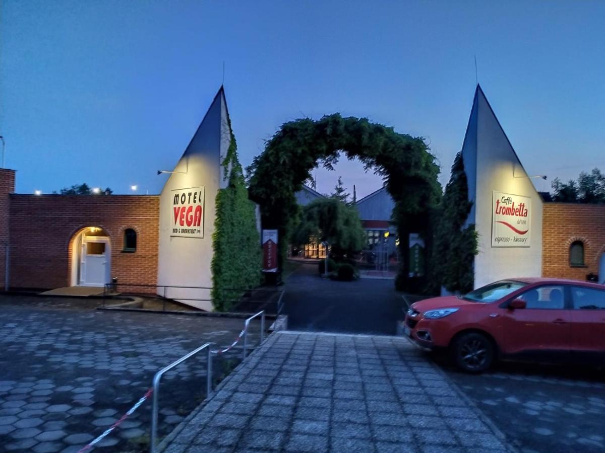 Motel Vega Sezimovo Ústí Exterior foto