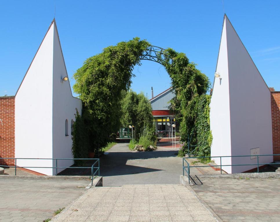 Motel Vega Sezimovo Ústí Exterior foto