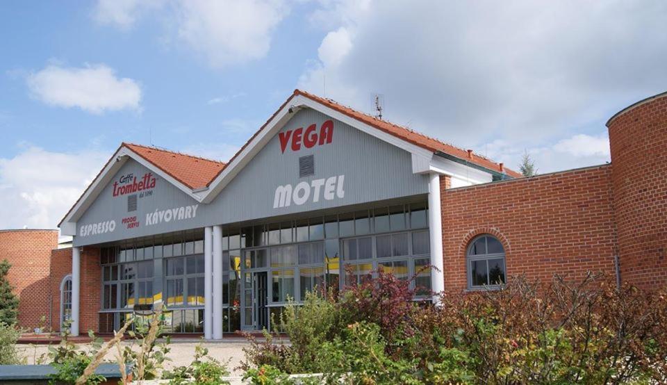 Motel Vega Sezimovo Ústí Exterior foto